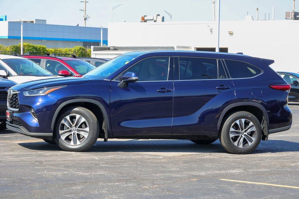 used 2021 Toyota Highlander car, priced at $34,999