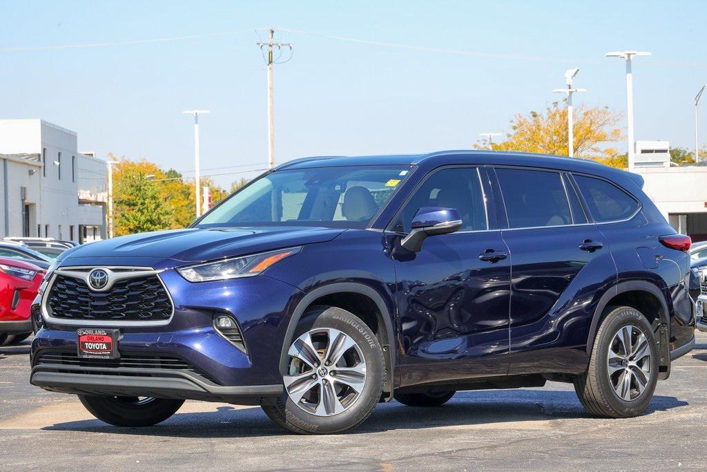 used 2021 Toyota Highlander car, priced at $34,999