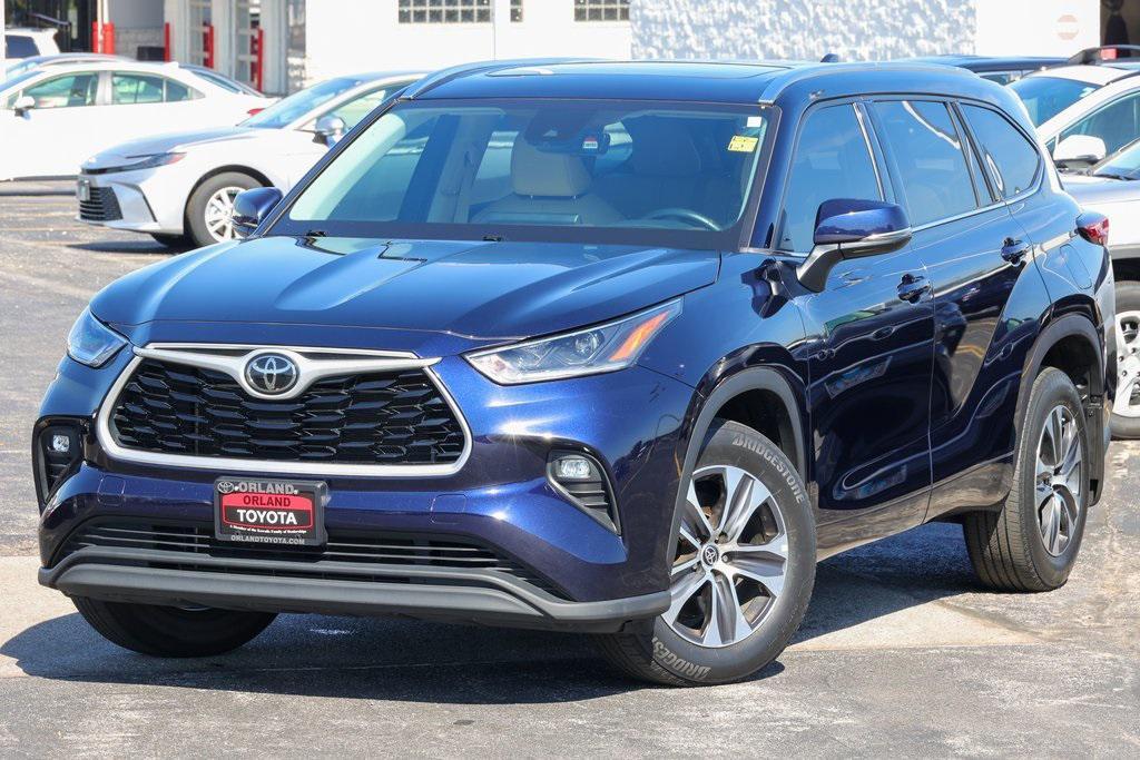 used 2021 Toyota Highlander car, priced at $34,999