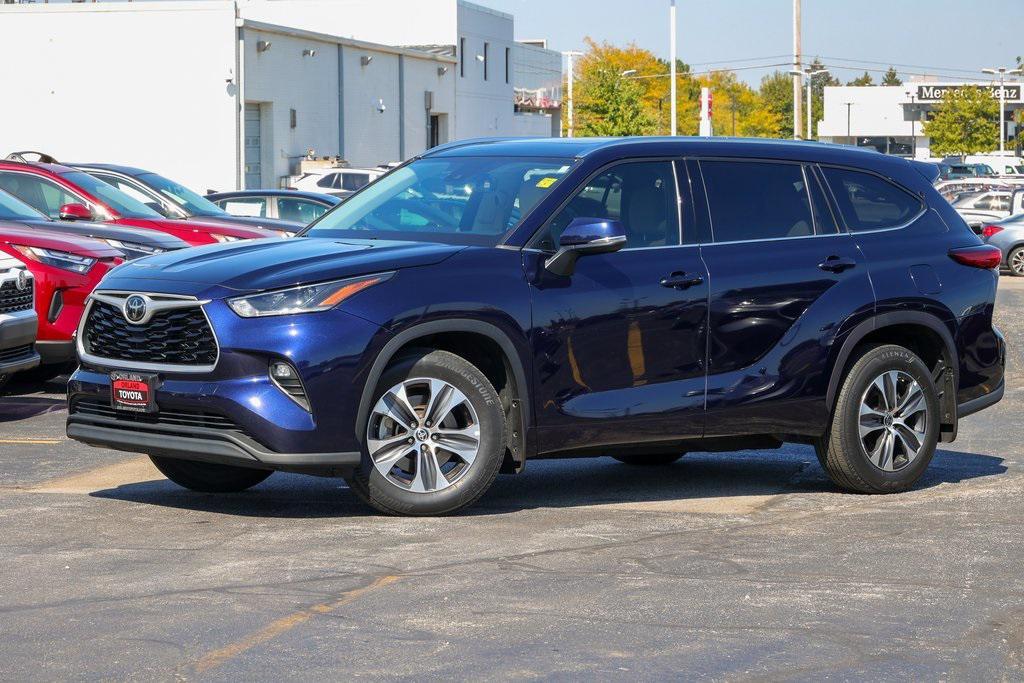 used 2021 Toyota Highlander car, priced at $34,999