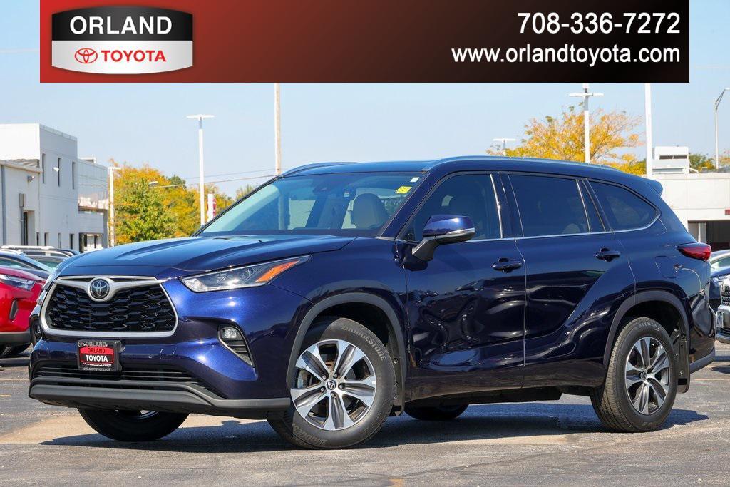 used 2021 Toyota Highlander car, priced at $34,999