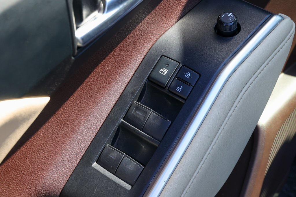 used 2021 Toyota Highlander car, priced at $34,999