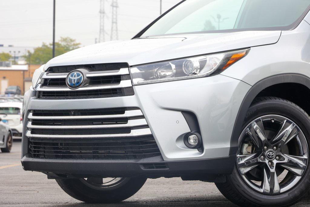 used 2019 Toyota Highlander Hybrid car, priced at $36,999
