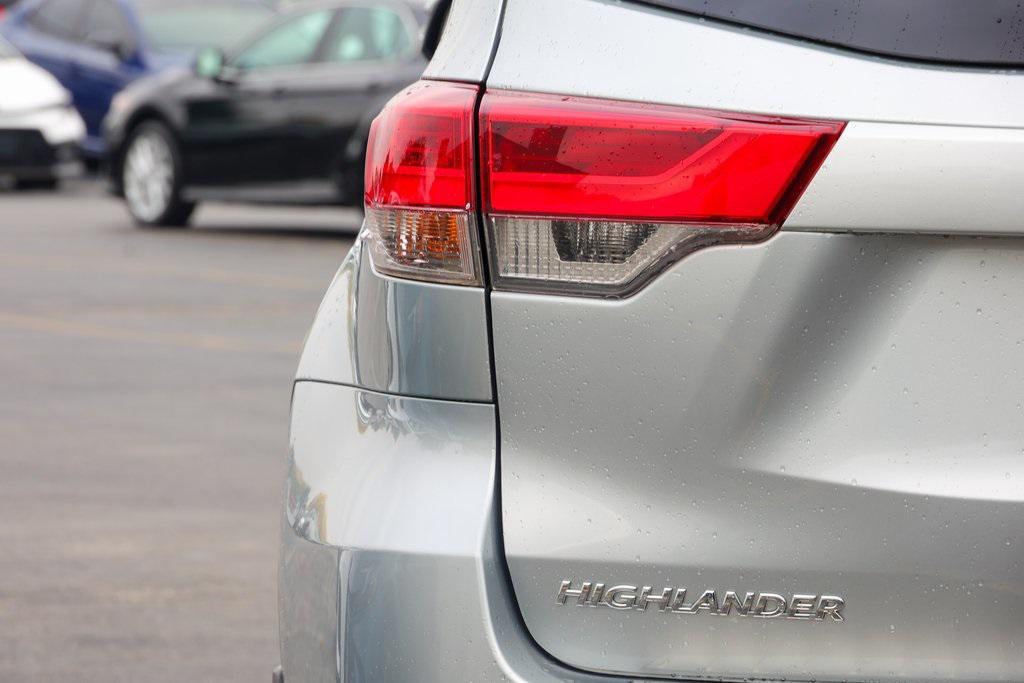 used 2019 Toyota Highlander Hybrid car, priced at $36,999