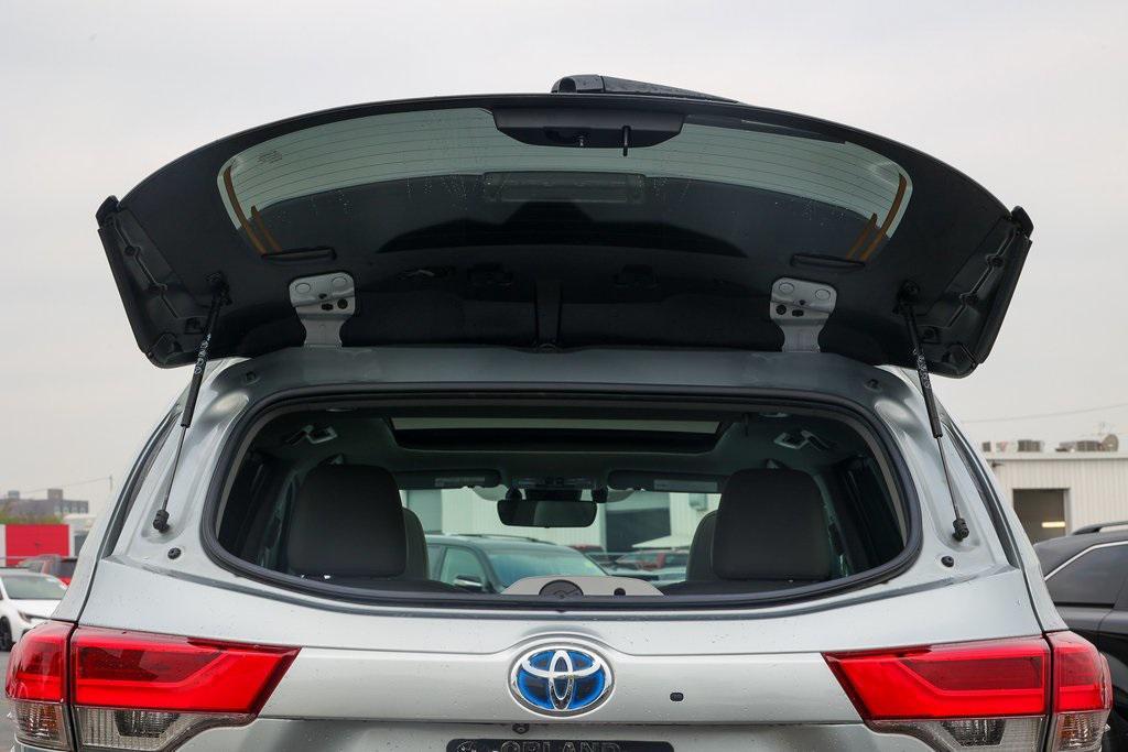 used 2019 Toyota Highlander Hybrid car, priced at $36,999
