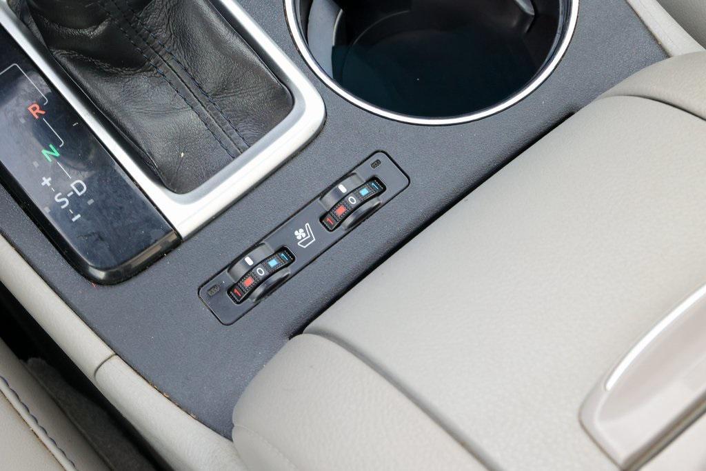 used 2019 Toyota Highlander Hybrid car, priced at $36,999