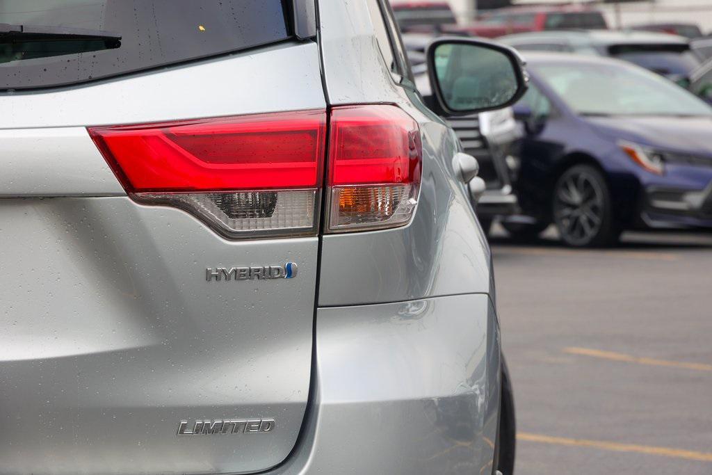 used 2019 Toyota Highlander Hybrid car, priced at $36,999