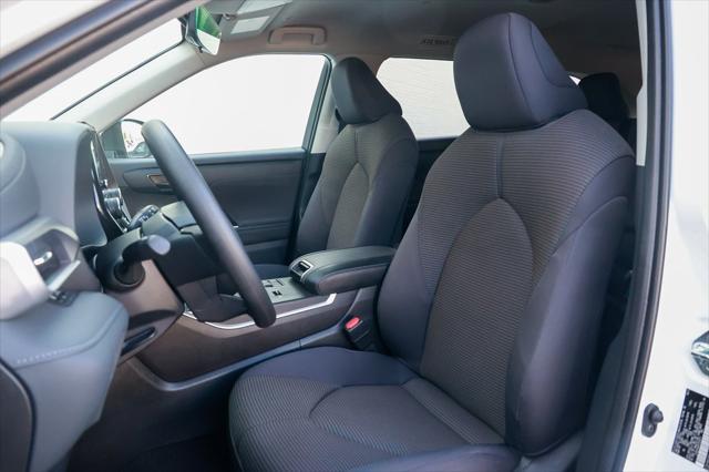 used 2023 Toyota Highlander car, priced at $36,499