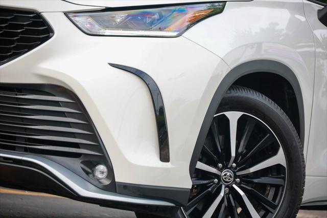 used 2021 Toyota Highlander car, priced at $40,645