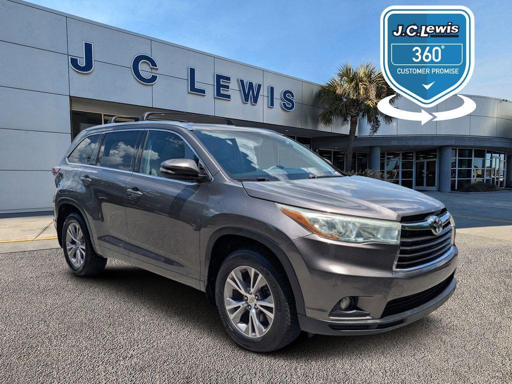 used 2015 Toyota Highlander car, priced at $14,000