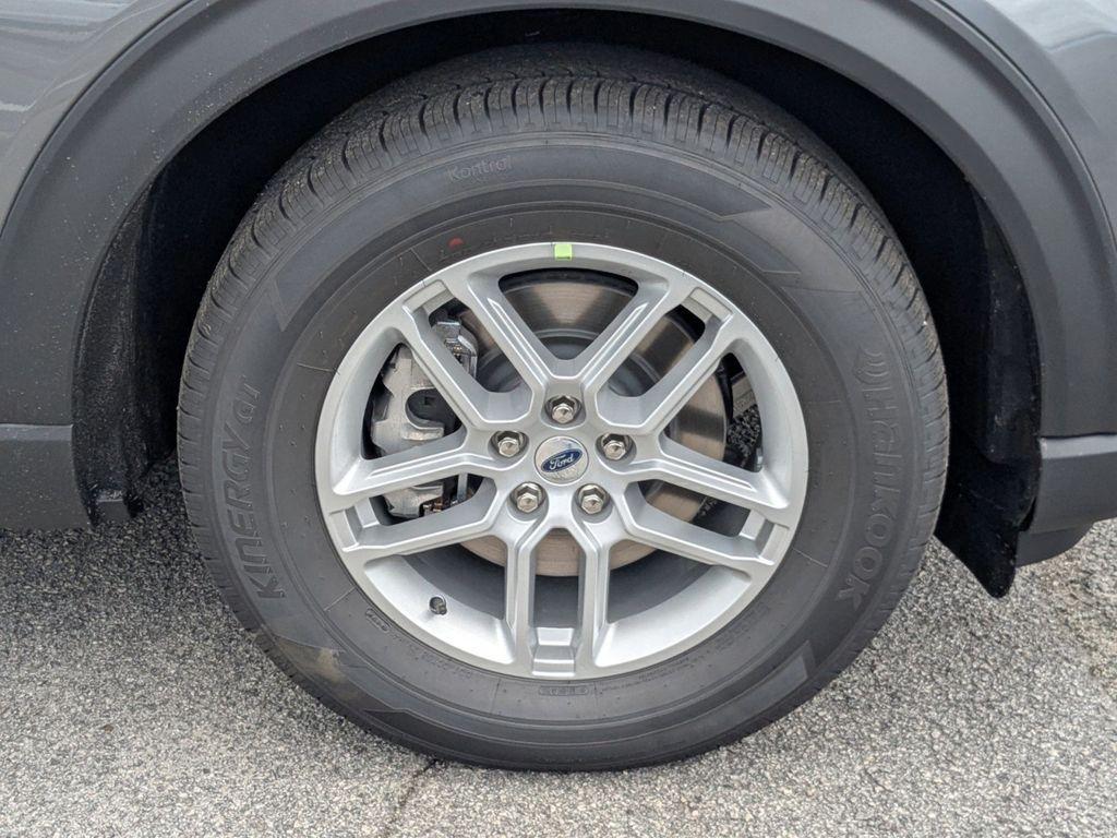 new 2025 Ford Explorer car, priced at $43,325