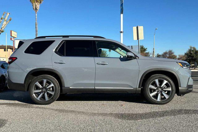 new 2025 Honda Pilot car, priced at $50,391