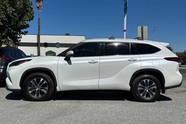 used 2021 Toyota Highlander car, priced at $32,499