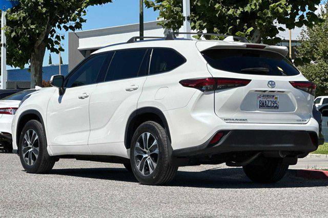 used 2021 Toyota Highlander car, priced at $32,499