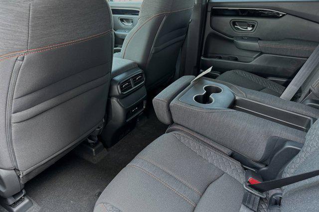 new 2025 Honda Pilot car, priced at $43,795