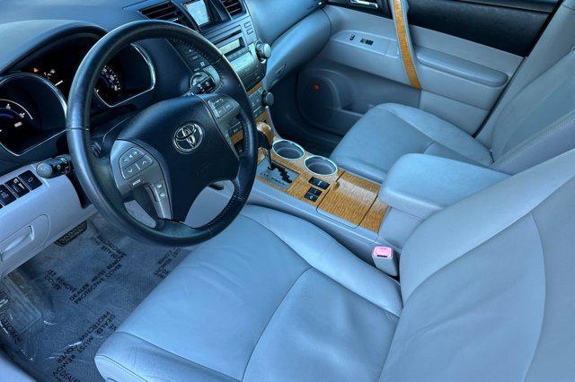 used 2008 Toyota Highlander Hybrid car, priced at $16,999