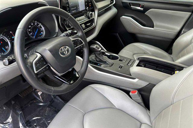 used 2020 Toyota Highlander Hybrid car, priced at $28,496