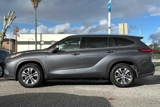 used 2020 Toyota Highlander Hybrid car, priced at $28,496