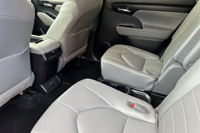 used 2020 Toyota Highlander Hybrid car, priced at $28,496