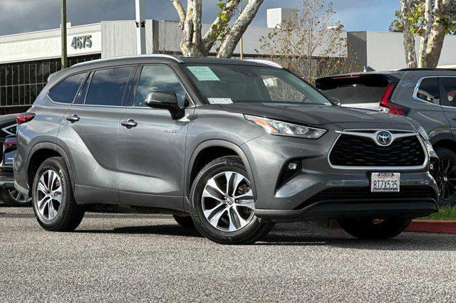 used 2020 Toyota Highlander Hybrid car, priced at $28,496