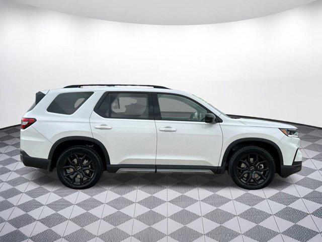 new 2025 Honda Pilot car, priced at $55,481