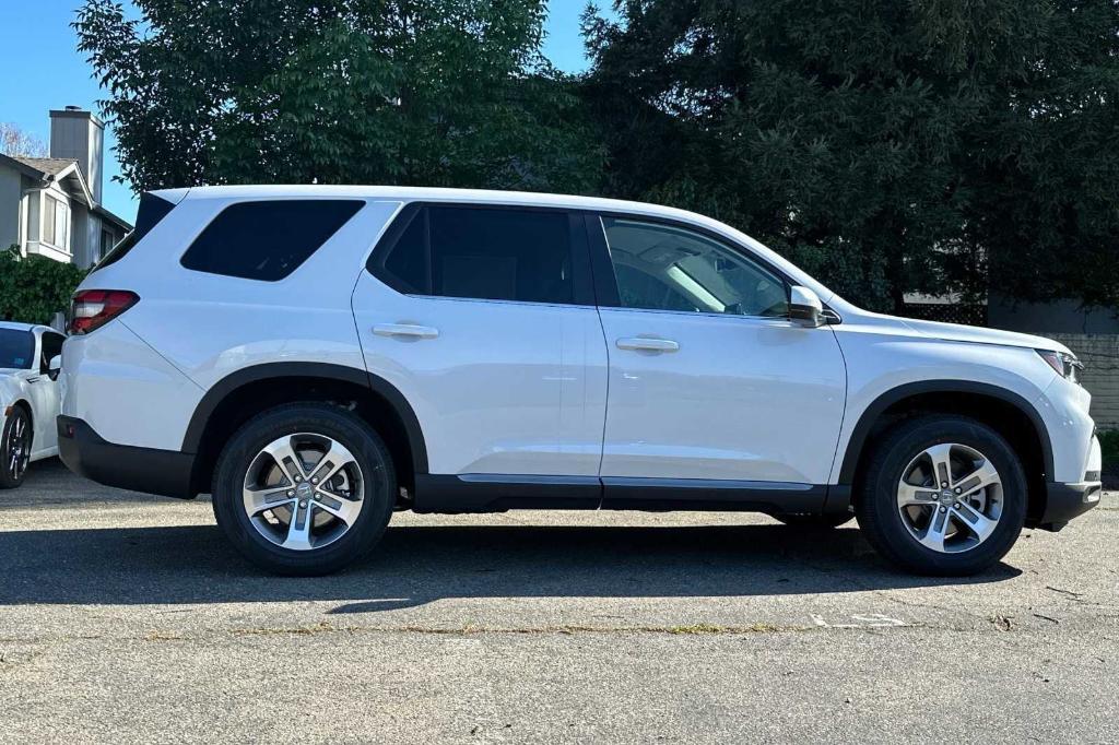 new 2025 Honda Pilot car, priced at $42,992