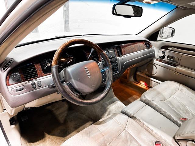 used 2006 Lincoln Town Car car, priced at $4,895