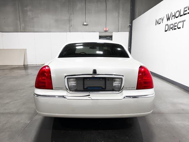 used 2006 Lincoln Town Car car, priced at $4,895