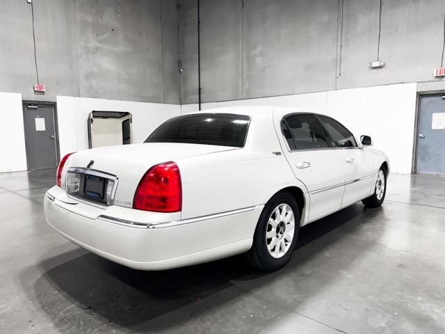 used 2006 Lincoln Town Car car, priced at $4,895