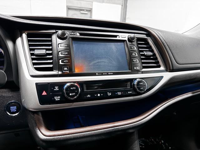 used 2019 Toyota Highlander car, priced at $31,495