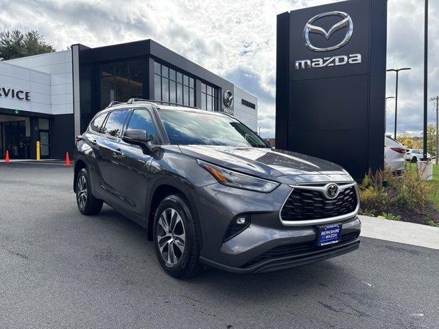 used 2022 Toyota Highlander car, priced at $37,988