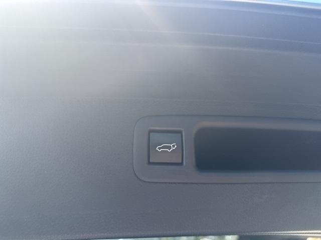 used 2022 Toyota Highlander car, priced at $35,988