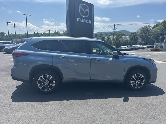 used 2022 Toyota Highlander car, priced at $35,988