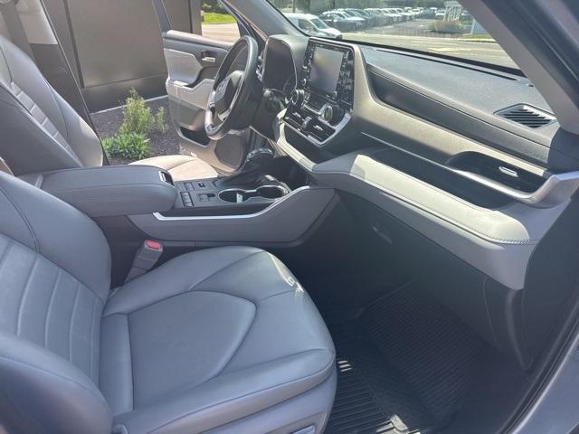 used 2022 Toyota Highlander car, priced at $35,988