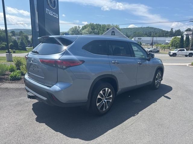 used 2022 Toyota Highlander car, priced at $35,988