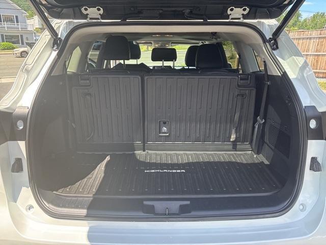 used 2022 Toyota Highlander car, priced at $37,988