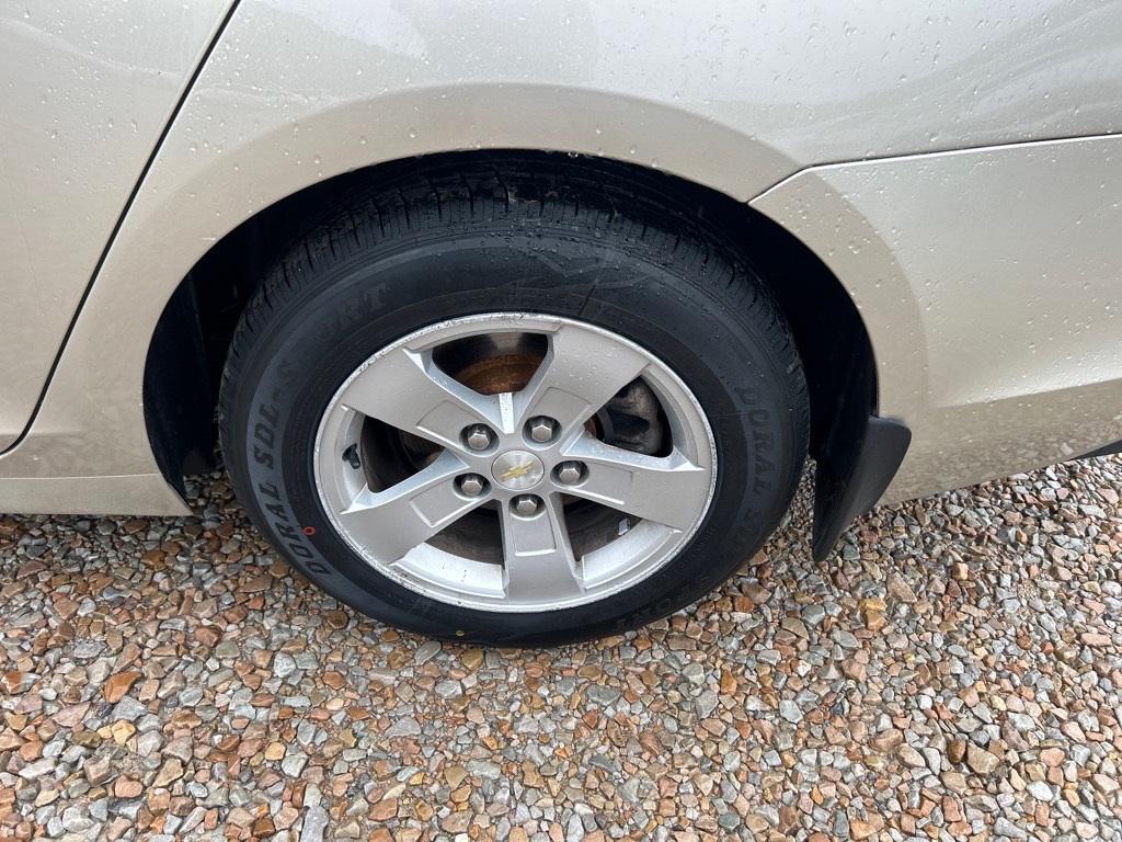 used 2015 Chevrolet Malibu car, priced at $8,200