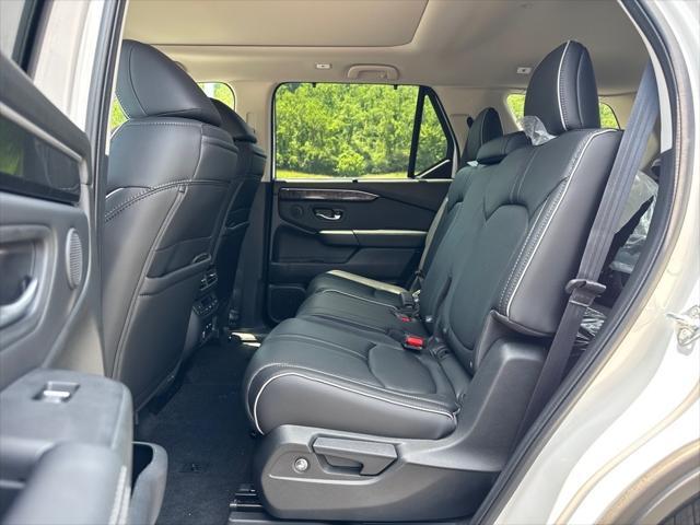 new 2025 Honda Pilot car, priced at $54,985