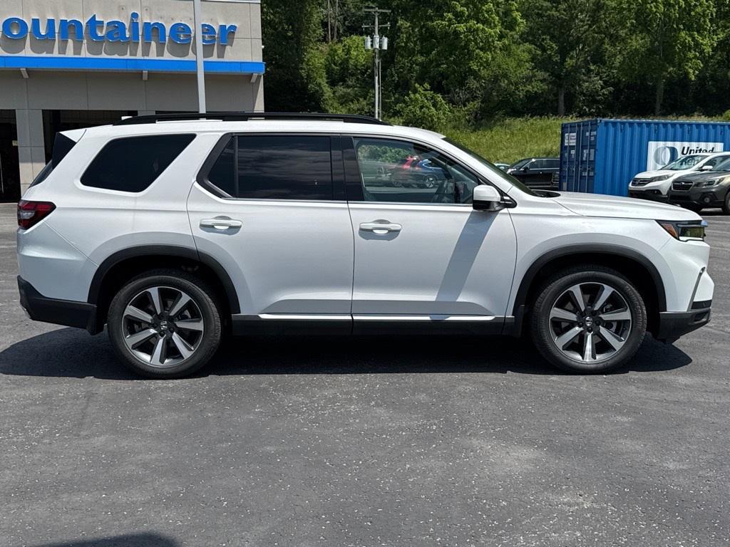new 2025 Honda Pilot car, priced at $54,985