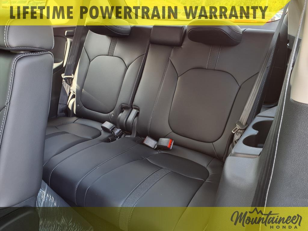 new 2025 Honda Pilot car, priced at $44,795