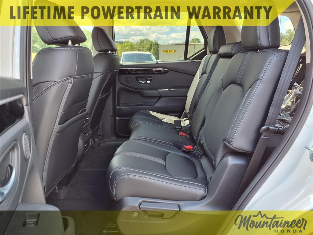 new 2025 Honda Pilot car, priced at $44,795