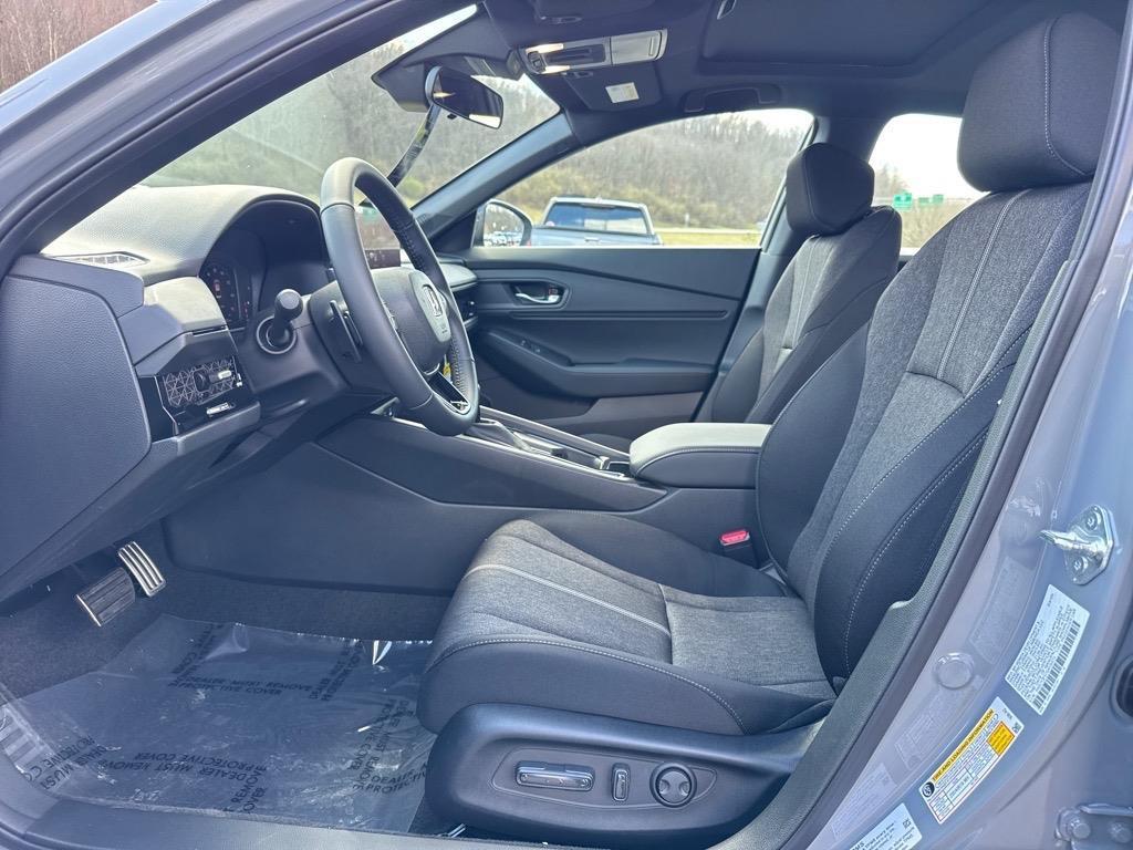 new 2025 Honda Accord Hybrid car, priced at $33,680