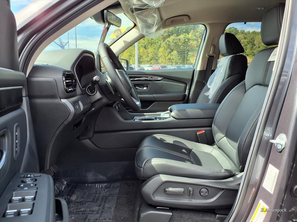 new 2025 Honda Pilot car, priced at $47,376