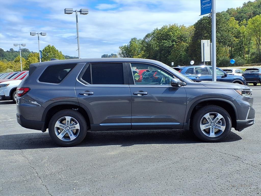 new 2025 Honda Pilot car, priced at $47,376