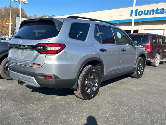 new 2025 Honda Pilot car, priced at $50,795