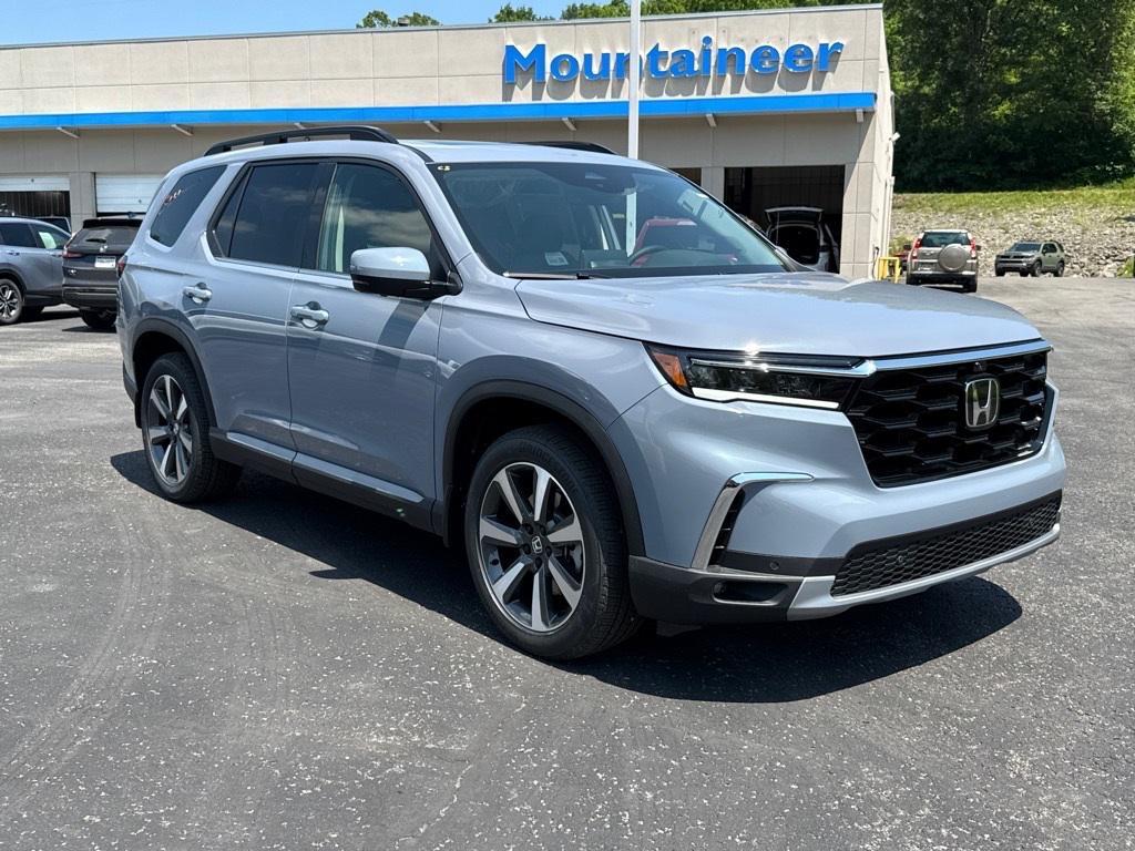 new 2025 Honda Pilot car, priced at $54,985