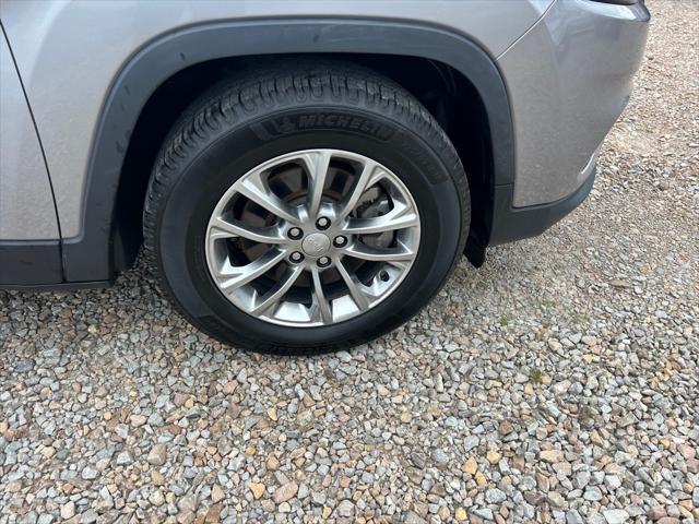 used 2019 Jeep Cherokee car, priced at $16,400
