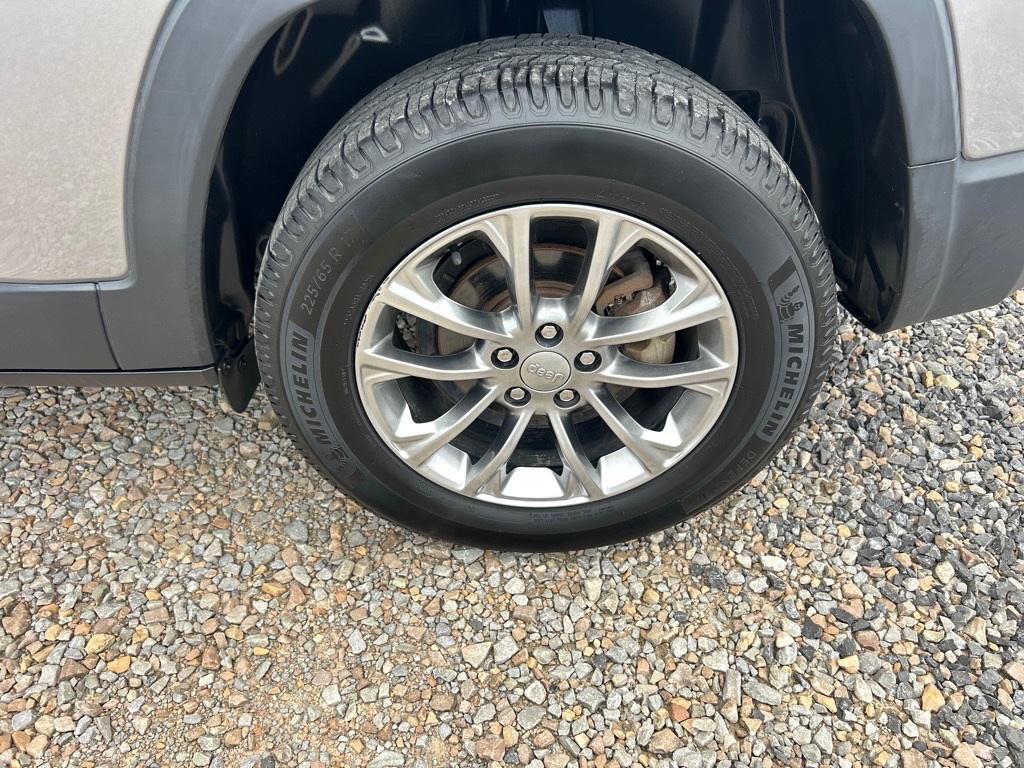 used 2019 Jeep Cherokee car, priced at $16,400