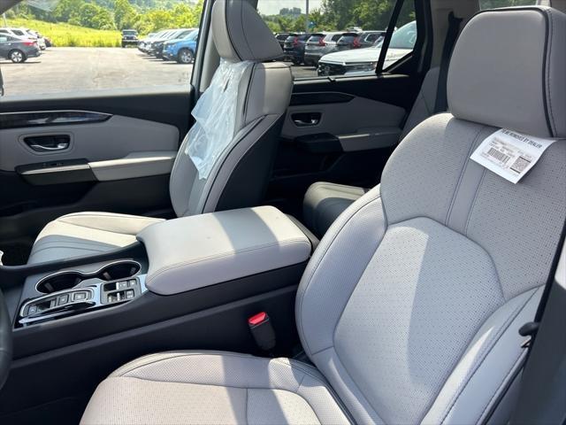 new 2025 Honda Pilot car, priced at $54,530