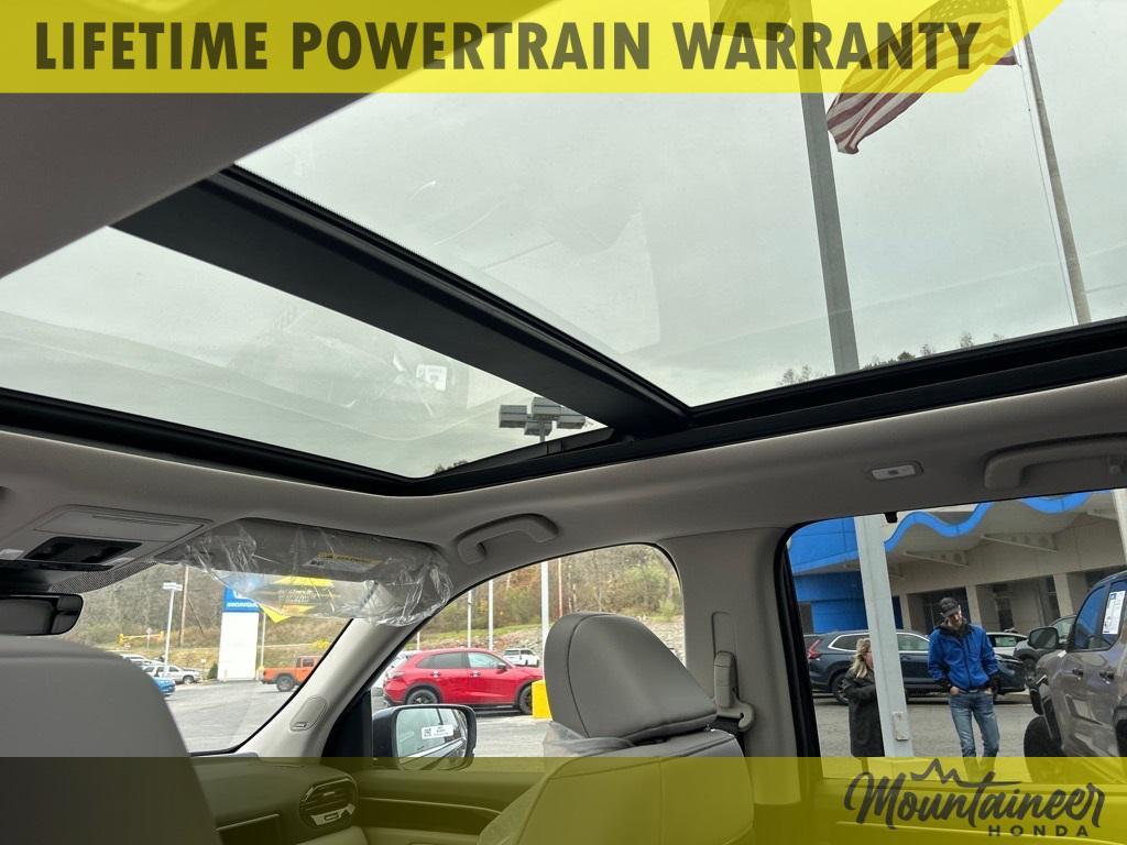 new 2025 Honda Pilot car, priced at $47,923